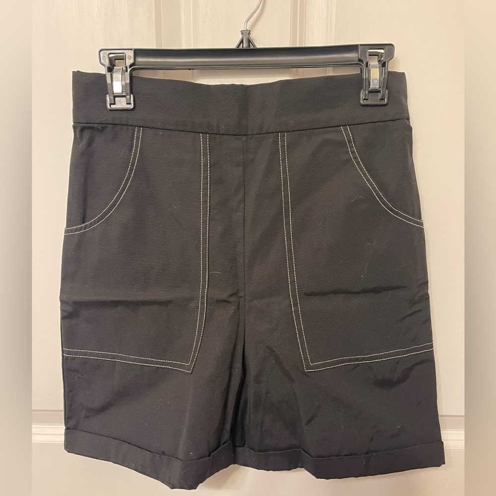 Queen of Hearts size M, High Waisted retro/pinup shorts.
